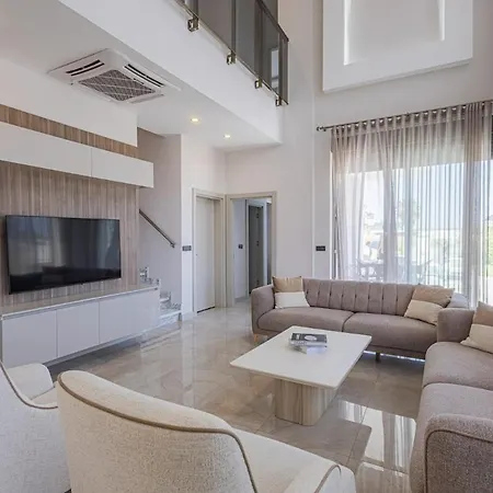 For 8 People With A View Of The Land Of Legends