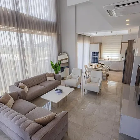 For 8 People With A View Of The Land Of Legends Villa *
