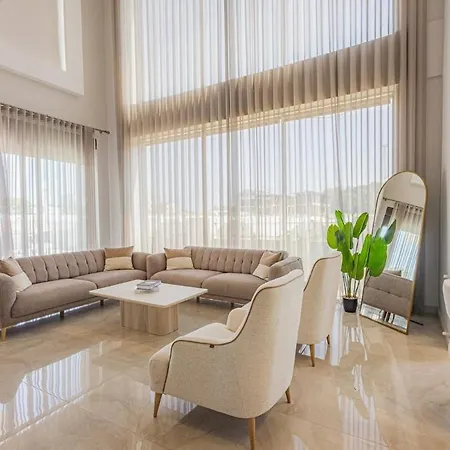 Villa For 8 People With A View Of The Land Of Legends